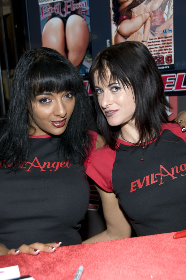 Loona Luxx and Cecilia Vega at 2009 AVN Adult Entertainment Expo Day 2